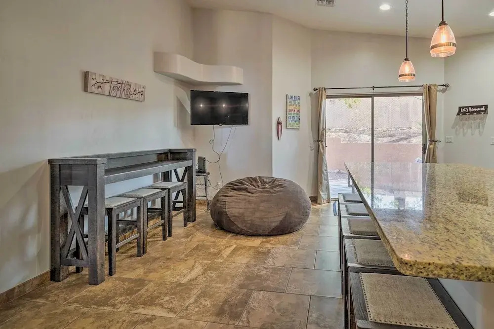 5 Mi to Lake Havasu: Chic Home w/ Fire Pit