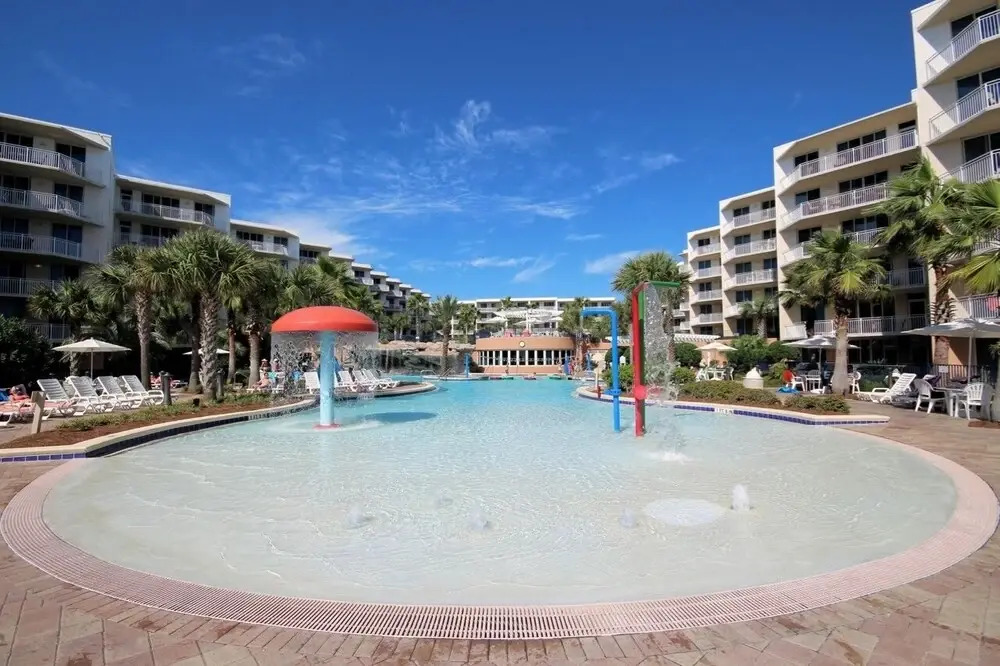 Waterscape C200 - 3 Br condo by RedAwning