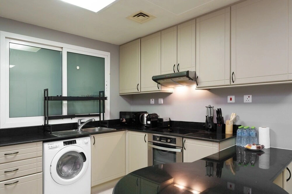 Large Flat with High Floor in Marina