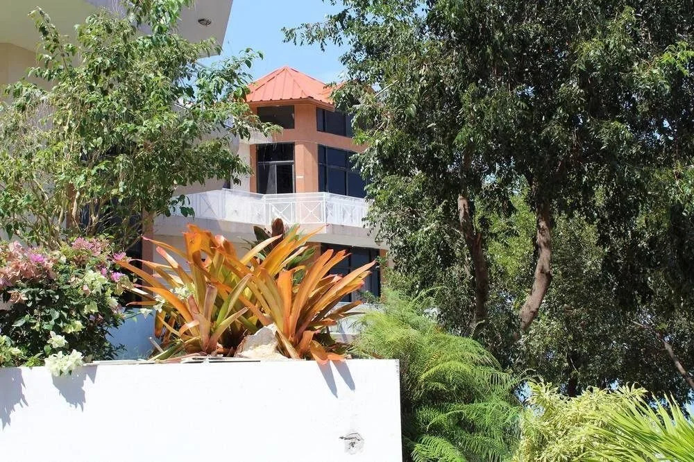 Villa Theodore