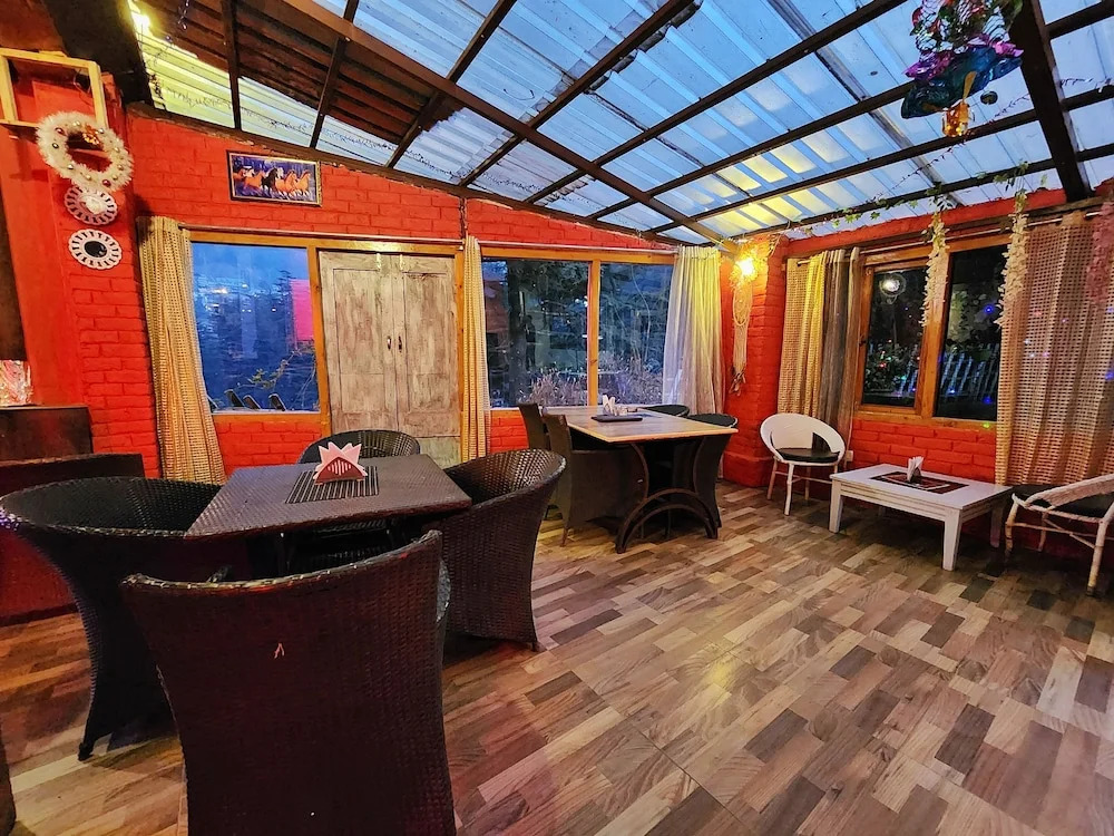 Page 3 - Riverside Rooms & Bar