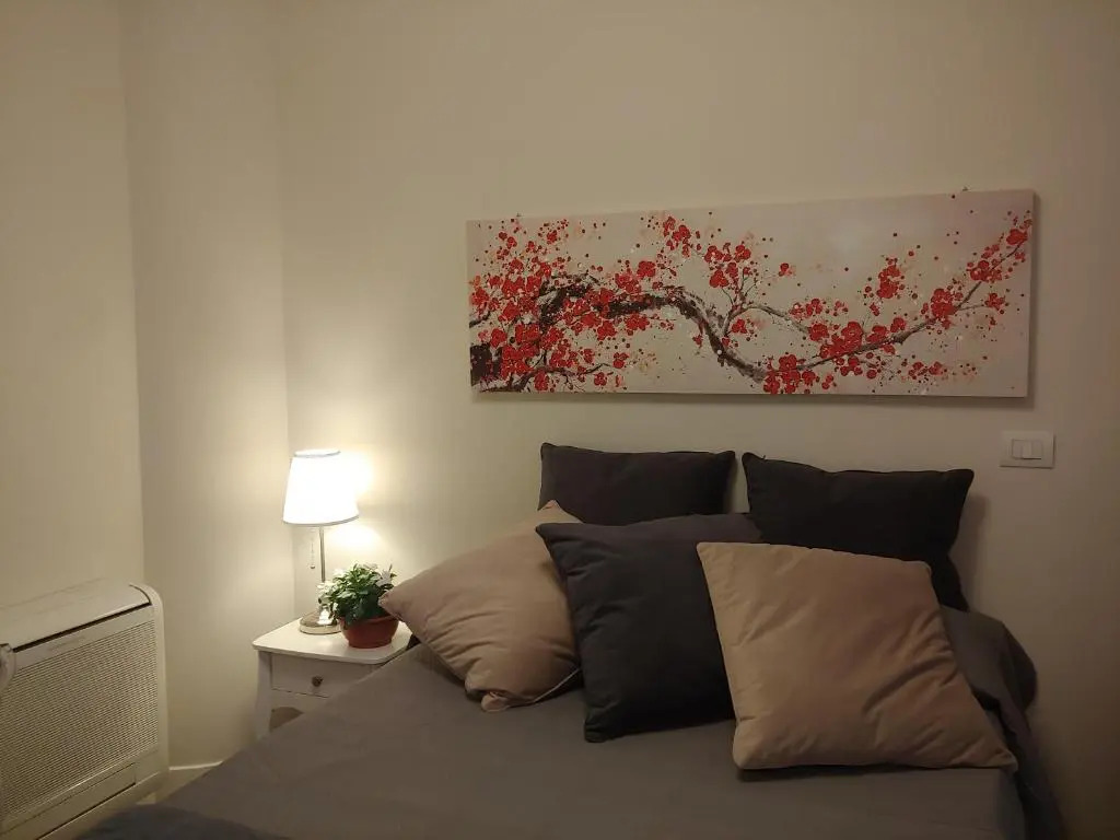 TINY ROOM