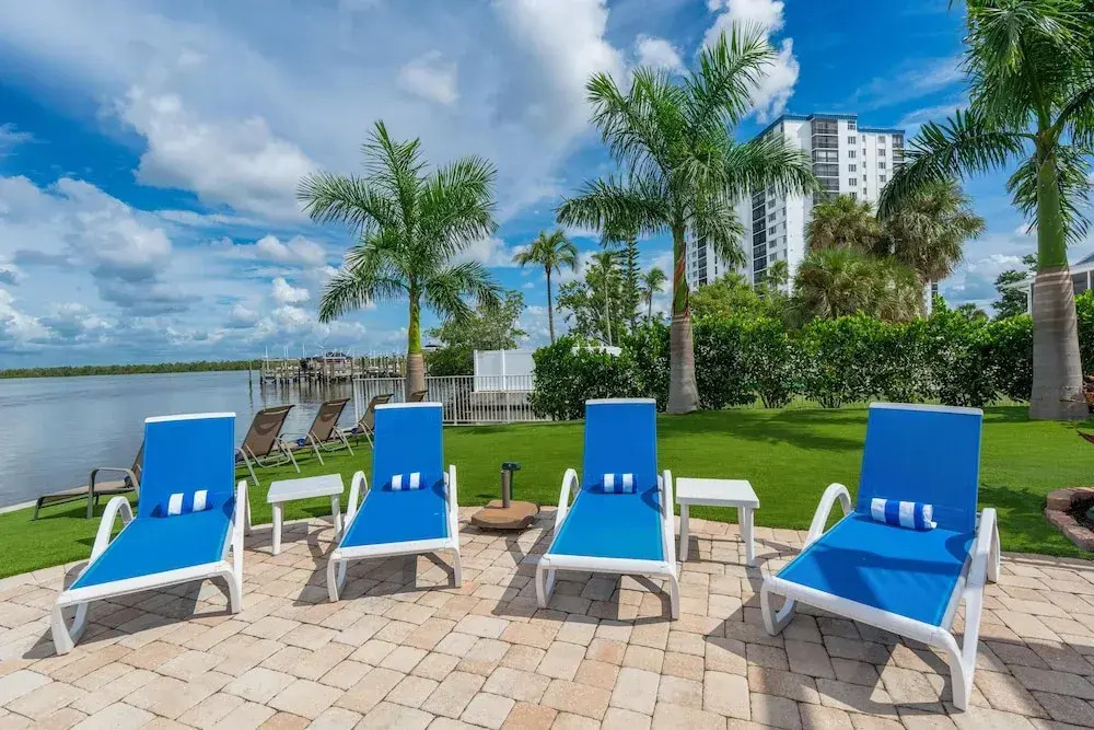 Club 205 At Bayview