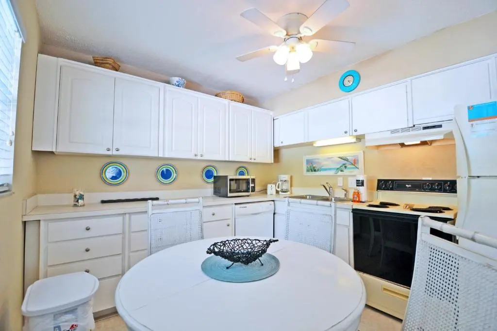 Paradise Beach - East 2414