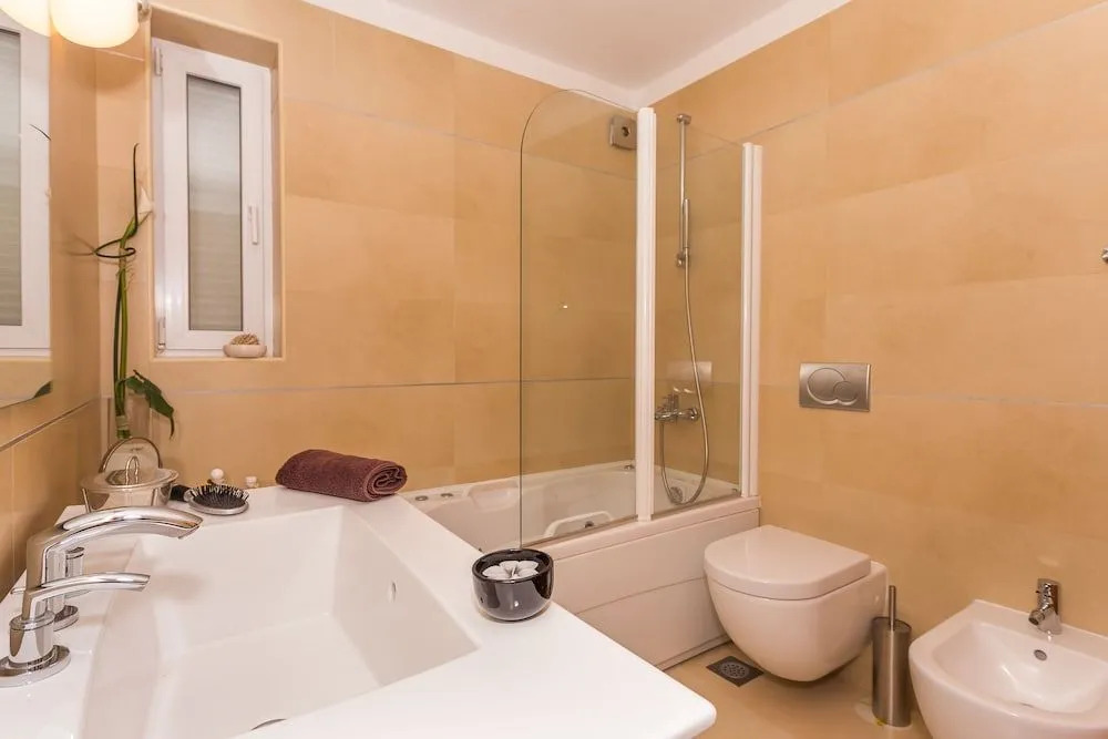 Villa Lola