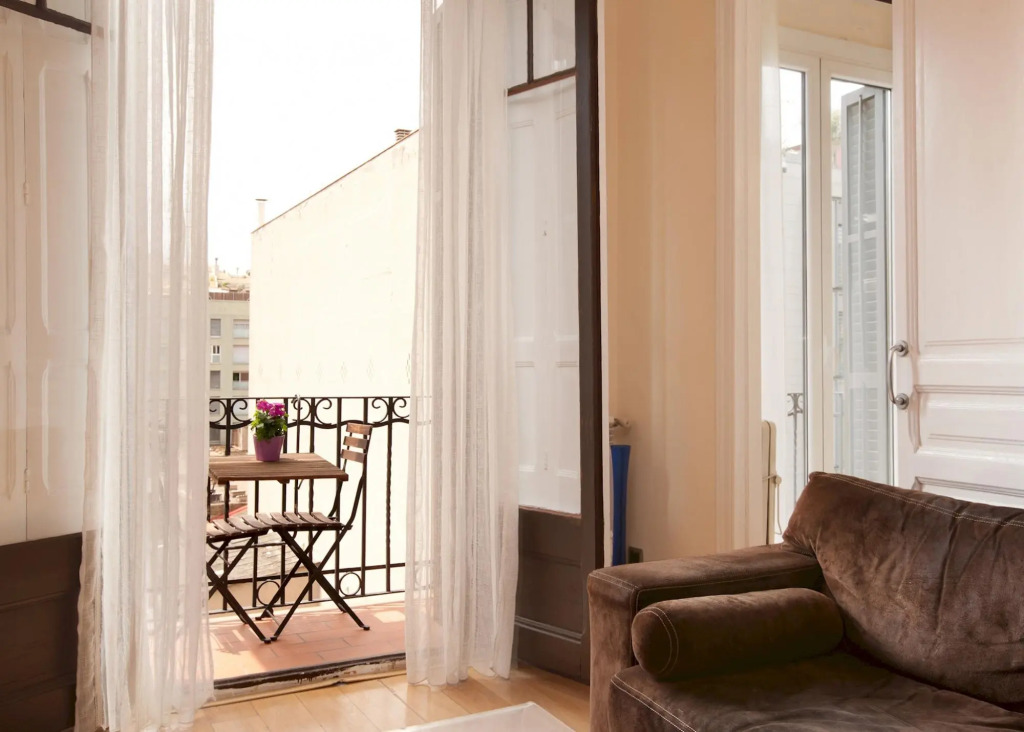 DONNA · Donna's Residence · Low-priced, Super Reviewed Apartment