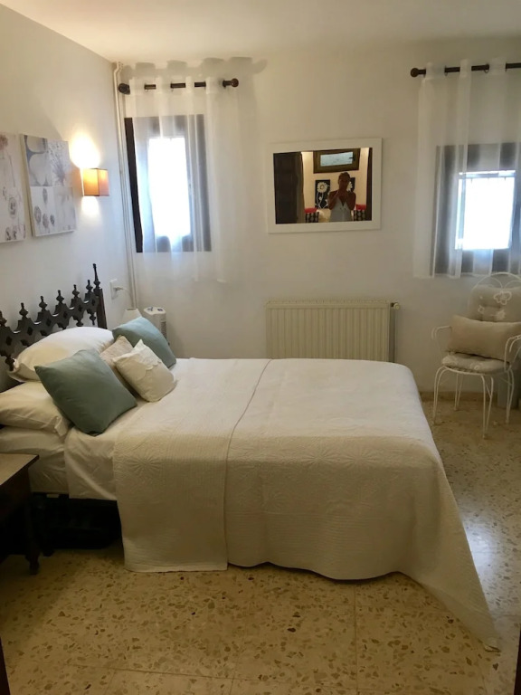 Beautiful 2 Bedroom Apartment