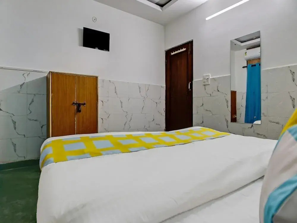 OYO Home 38093 Designer Stay Near Sector 59 Metro Station