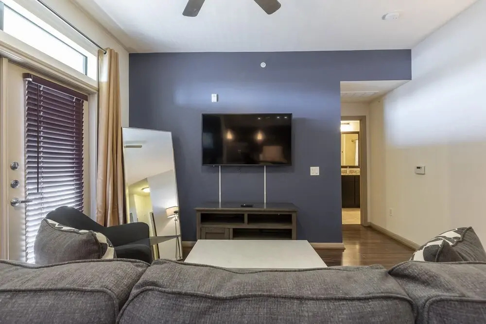 Luxurious King Sized BED Midtown Fully Equipped Condo -