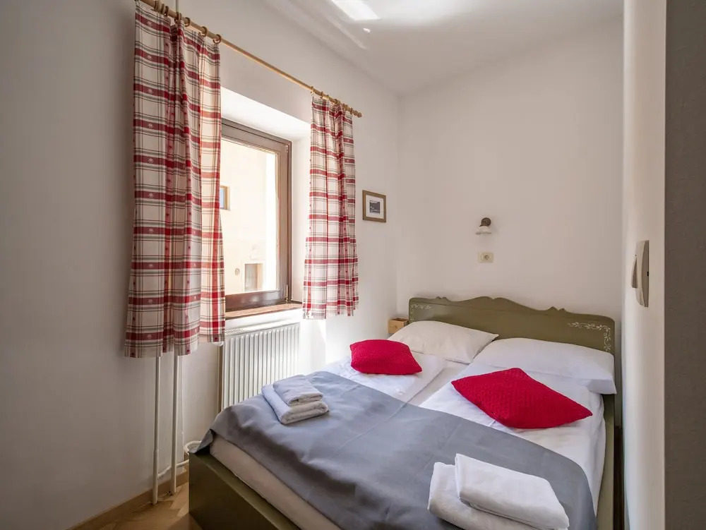 Berghi Hotel and Apartments