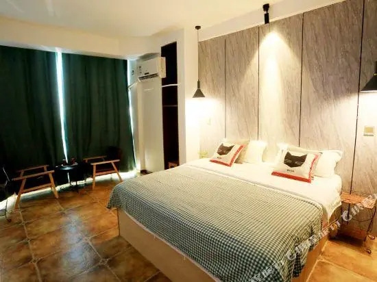 Wiseman Travel Theme Hotel