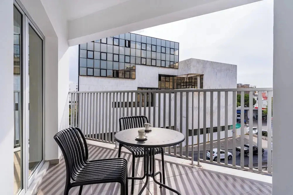 Local Host Living - Signature Apartments in Nicosia