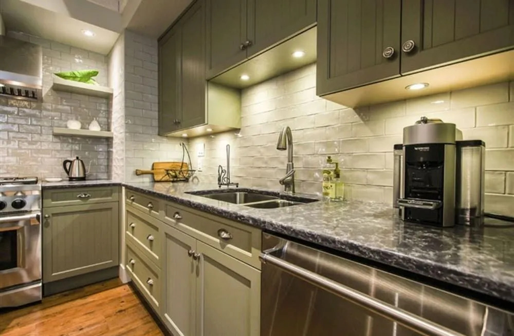Kelowna Bed & Breakfast (CHATHAM HOUSE)