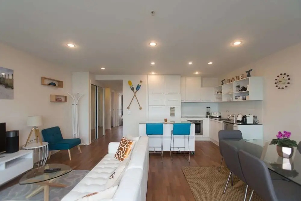 Perfect Location with Harbour Views