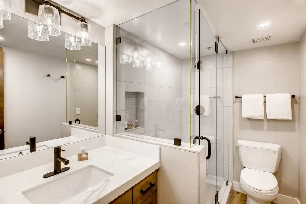 Park Station 213-1 1 Bedroom Condo by RedAwning
