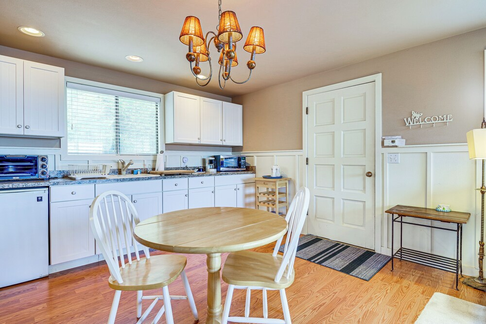 Beachfront Whidbey Island Home + Apartment!