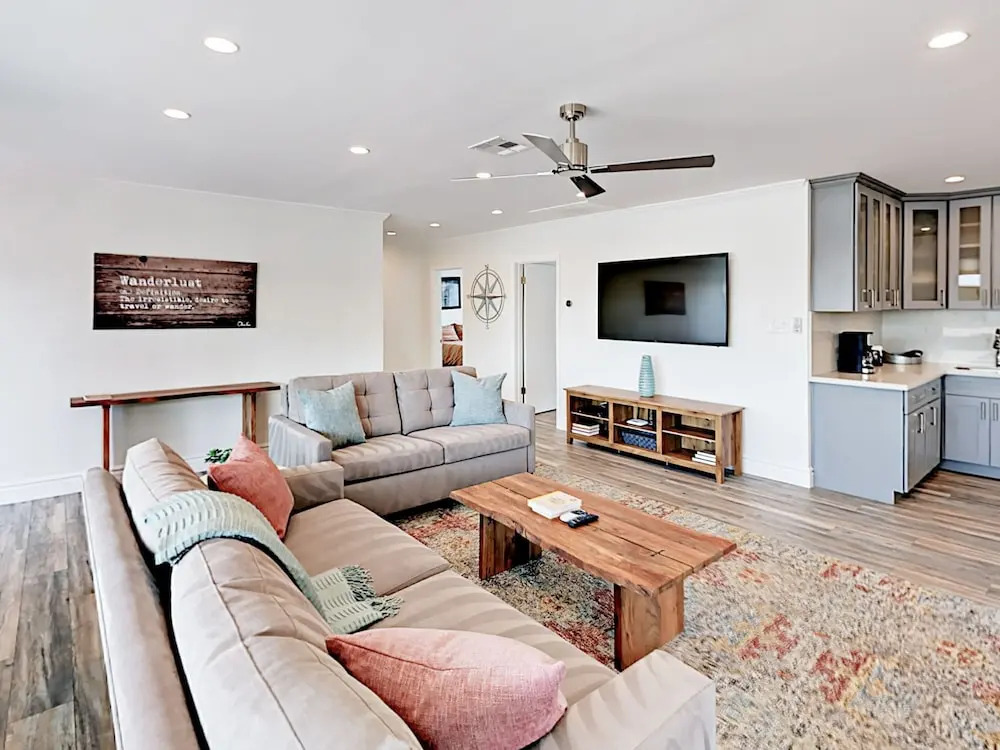 Mid Century Modern Home 3 Bedrooms 2 Bathrooms Home
