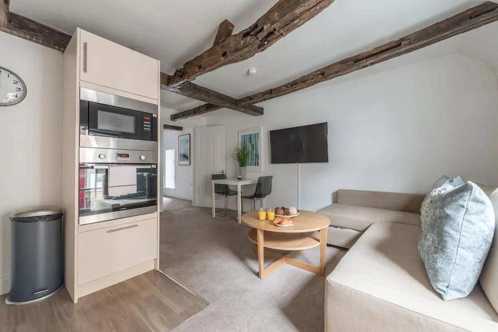 Hampden Apartments - the Anne