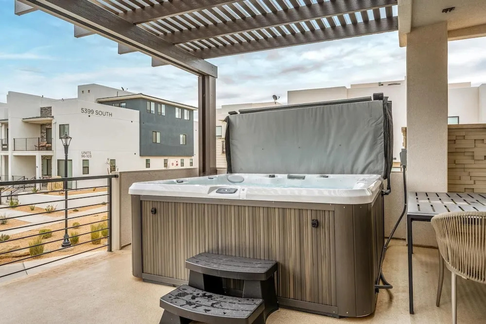 Rock n Relax at Desert Color townhouse