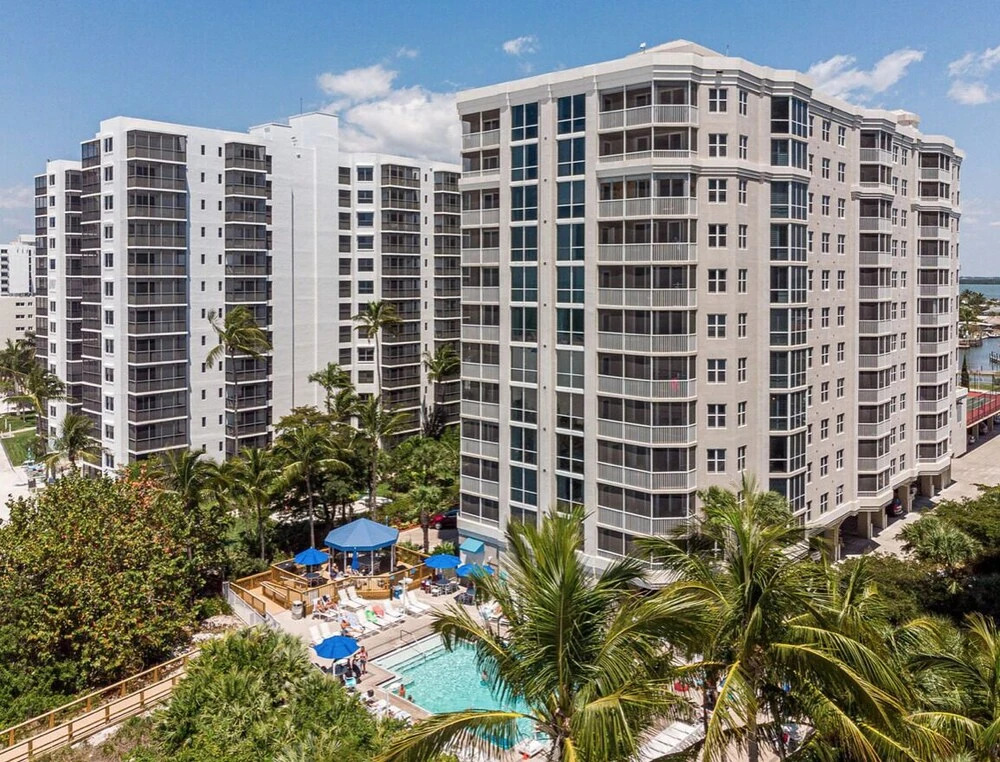 50 Shades Of White - Gullwing #805 - 6620 Estero Blvd 3 Bedroom Condo by RedAwning