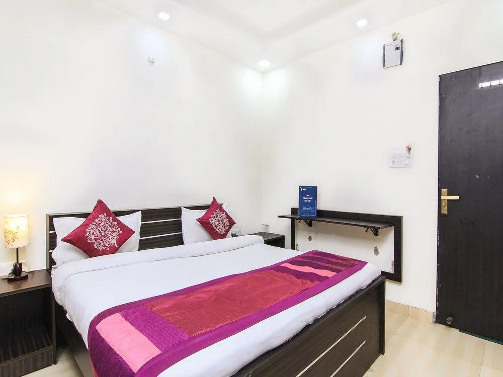 OYO 15422 Shiva Inn