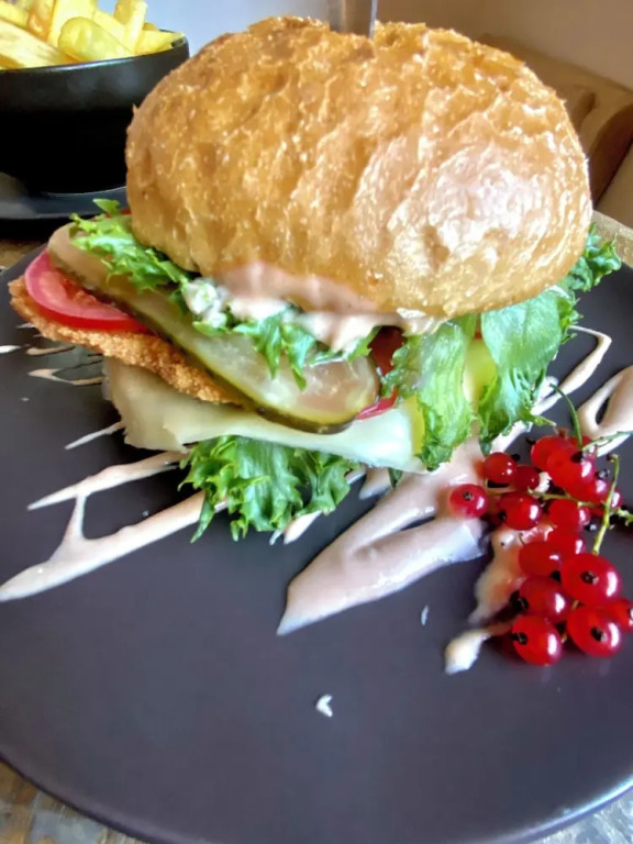ZAJAZD BIAŁCZAŃSKI Dom Wypoczynkowy Restauracja i Klub Bilardowy