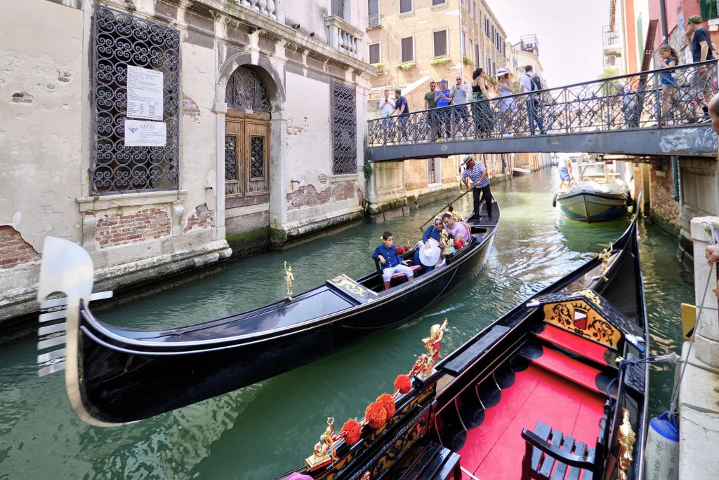 DOGE SPIRAL STAIRS gorgeous, historical, 4pax