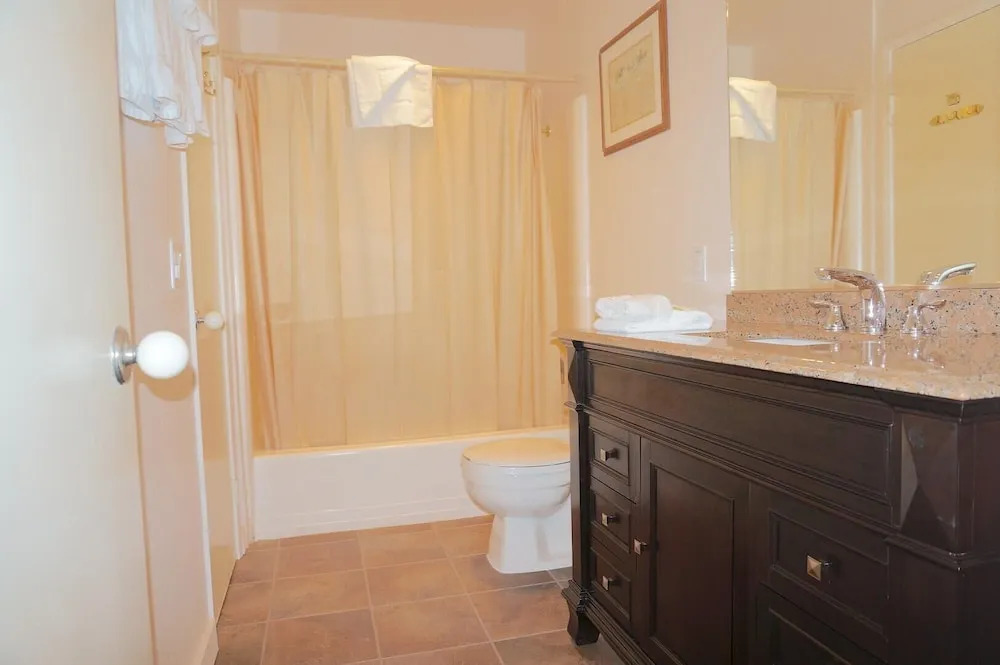 563 2 Bedroom Condo