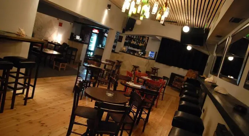 Hostel Ozi Bar