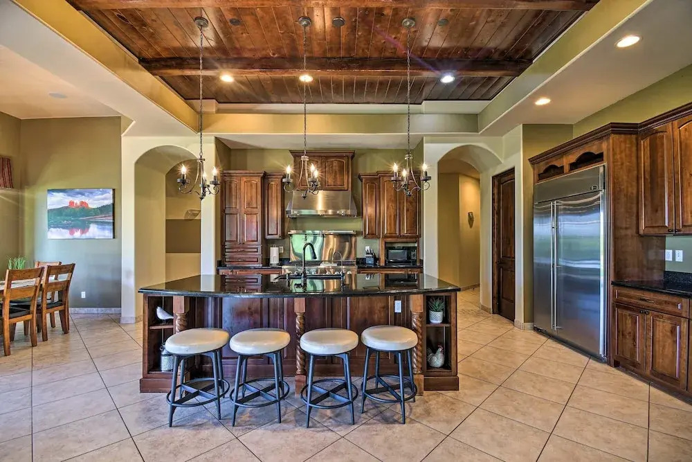 East Mesa Desert and Mountain Views: 5br, Pool