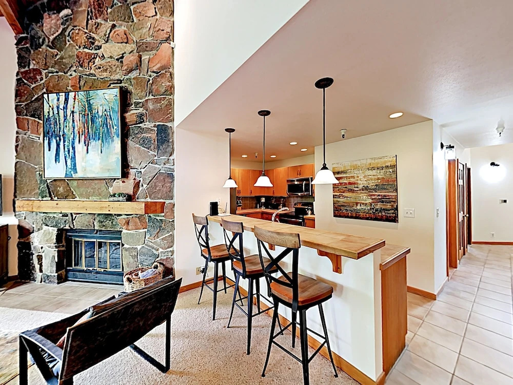 New Listing! Alpine Gem: Private Hot Tub & Sauna 3 Bedroom Townhouse