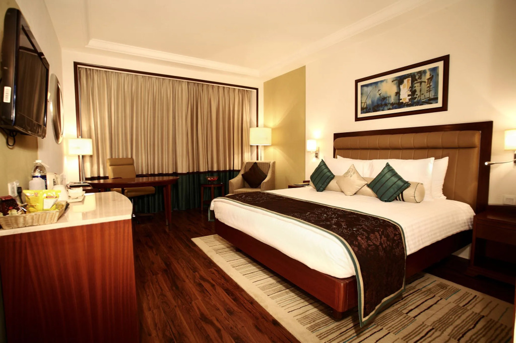 DLF Club 3