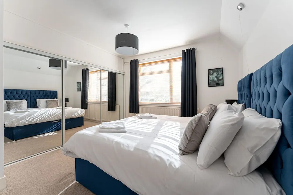 Large Home near city centre, UOB & QE hospital