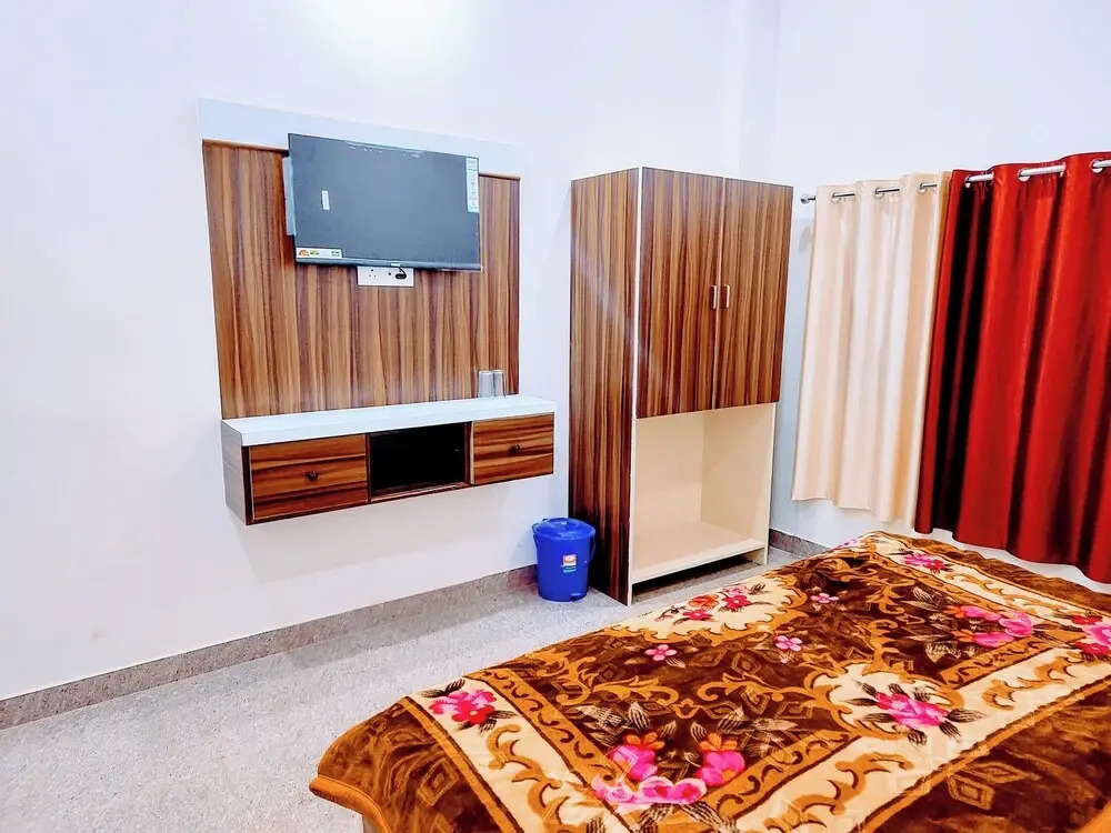 FabHotel Shree Venkatesh Nileyam - 300m from Ram Janam Bhumi