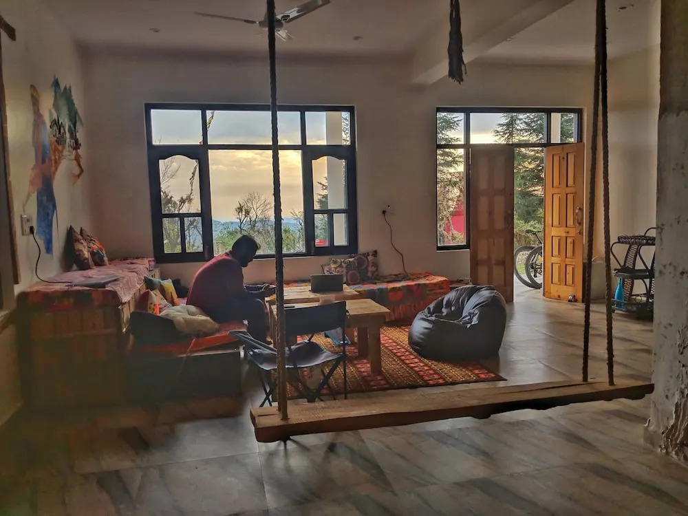 The Bunker Hostel - Dharamkot