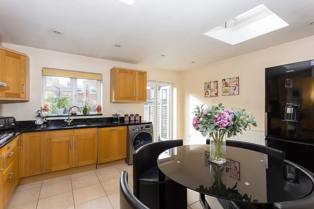 3 Bedroom House In Central Wimbledon