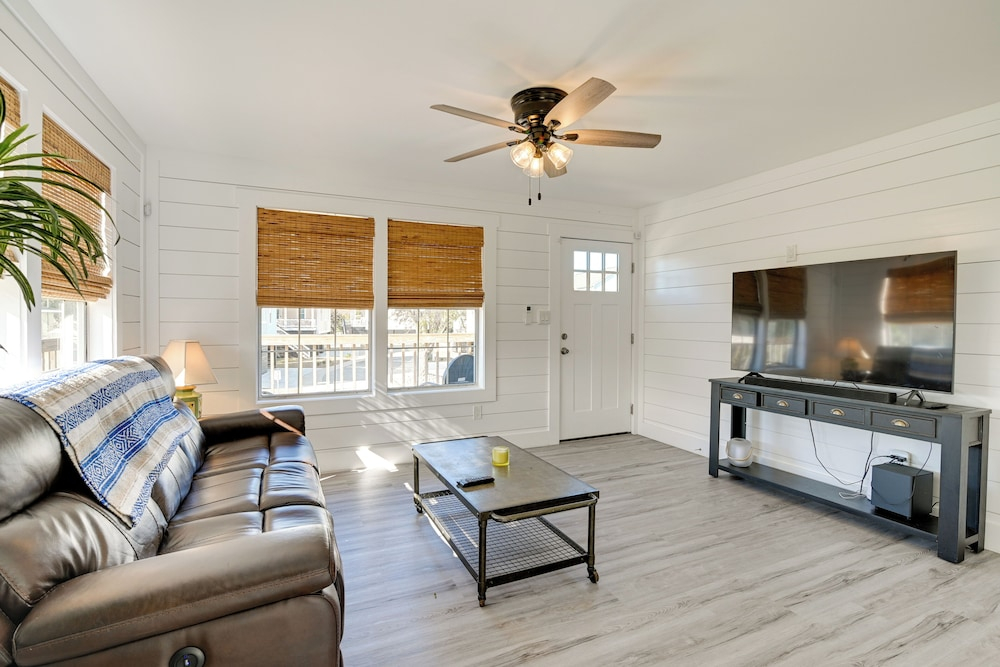 1 Block to Beach: Home w/ Patio in Murrells Inlet!