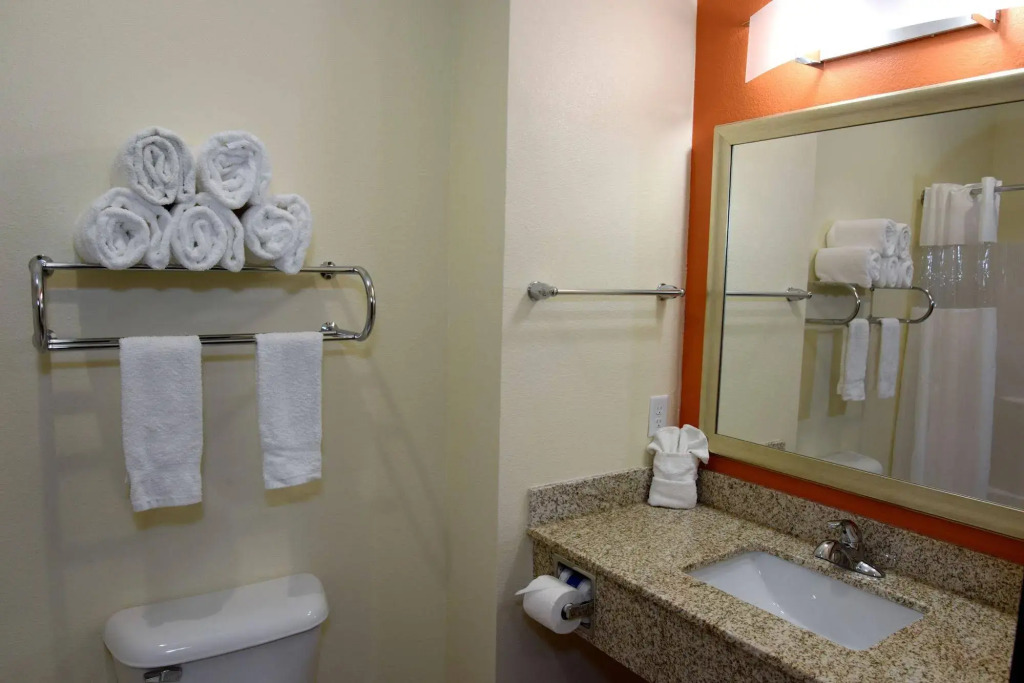 Home Away Kitchen Suites Enid