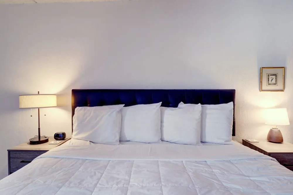 Perfectly Located Hotel Room, Steps to American Eagle chair - Ski-In Ski-Out Property - MP518H by RedAwning