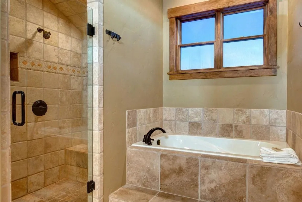 Upper Woodside Luxury 3 Bedroom Home