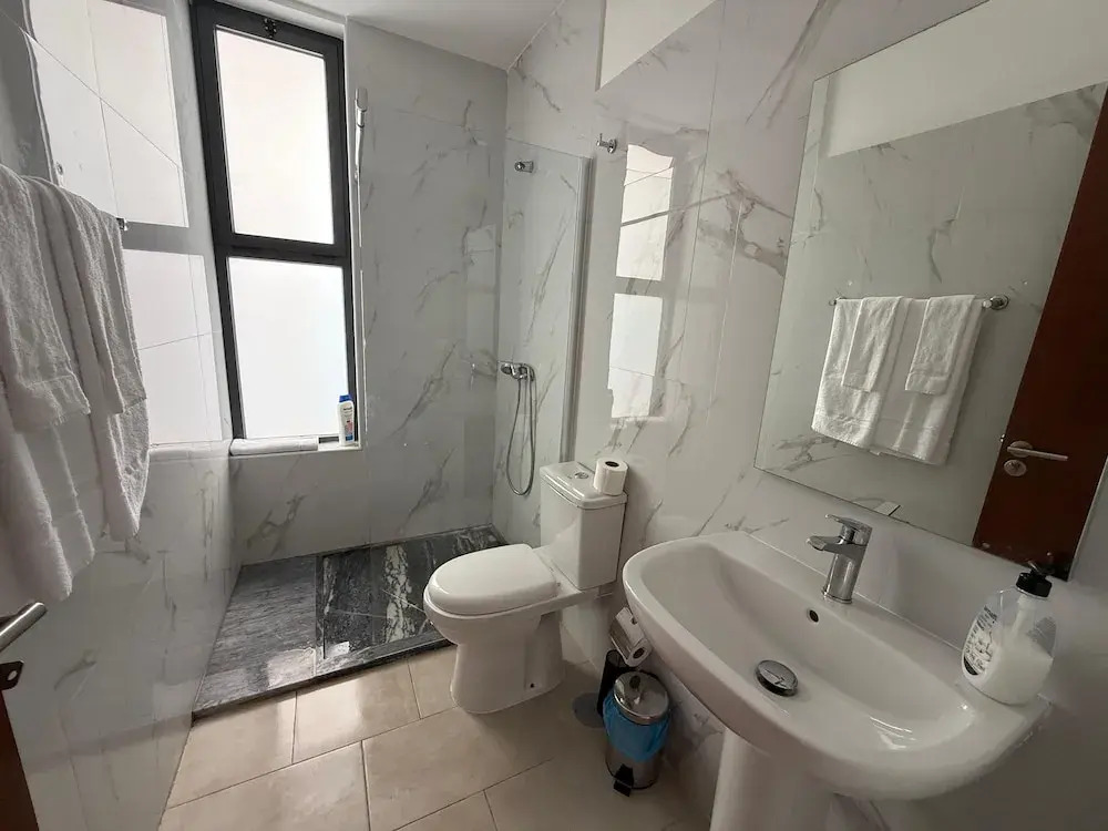 Joli Beach House - Spacious Ground Floor T2 Apartment