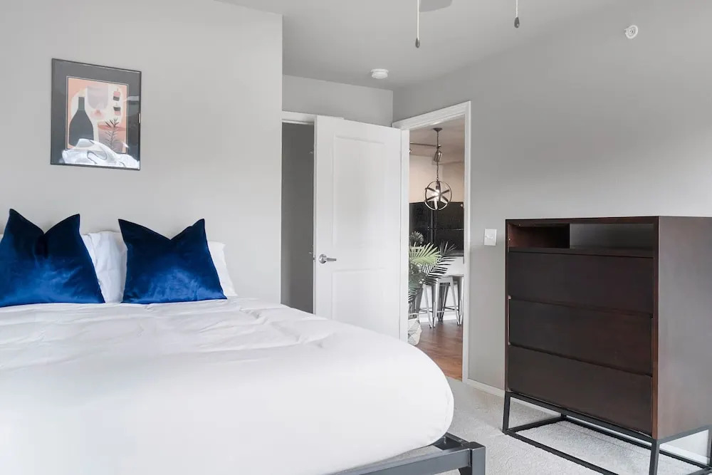 The Luxe Suites at University of Arkansas