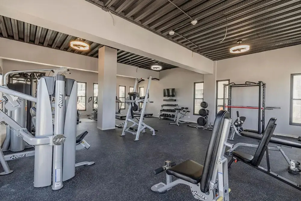 2BR 2BA Top Floor Corner w Amazing Views Gym