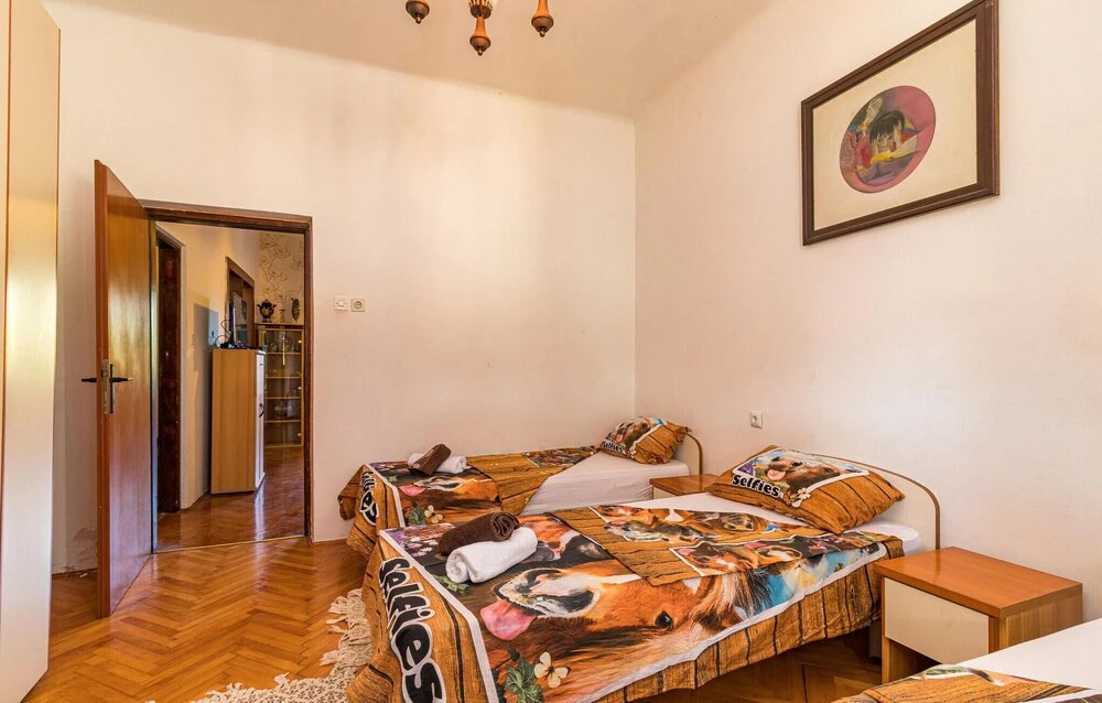 Nice Apartment in Pula with Hot Tub & 2 Bedrooms