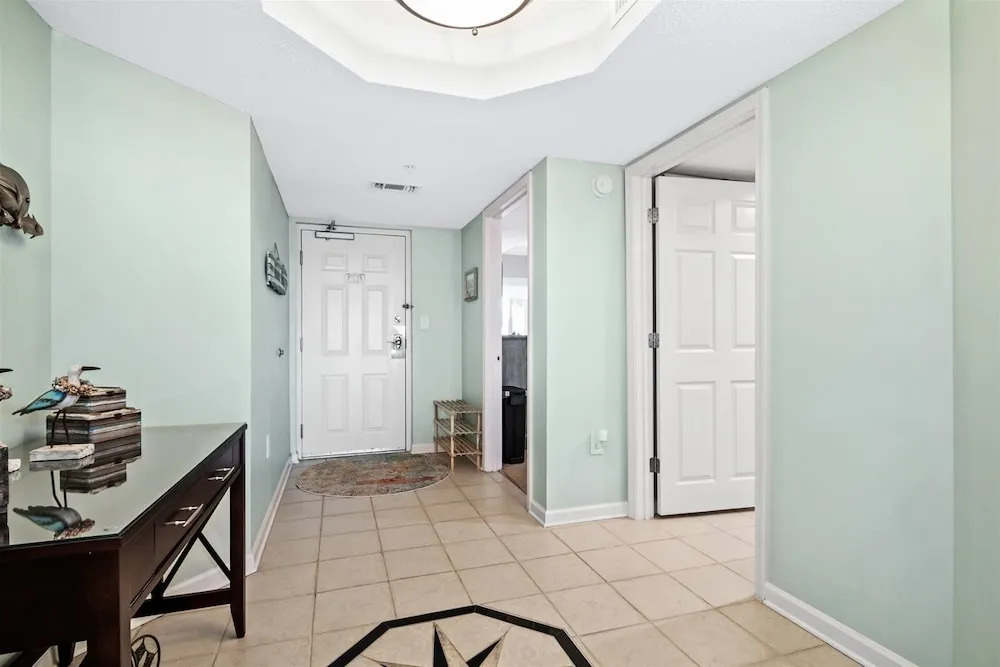 Yacht Club Villas #1-1001