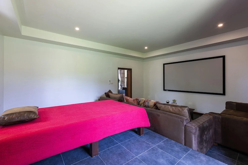 Large 6 Bed Luxury Villa on the Golf Course (PHJ)