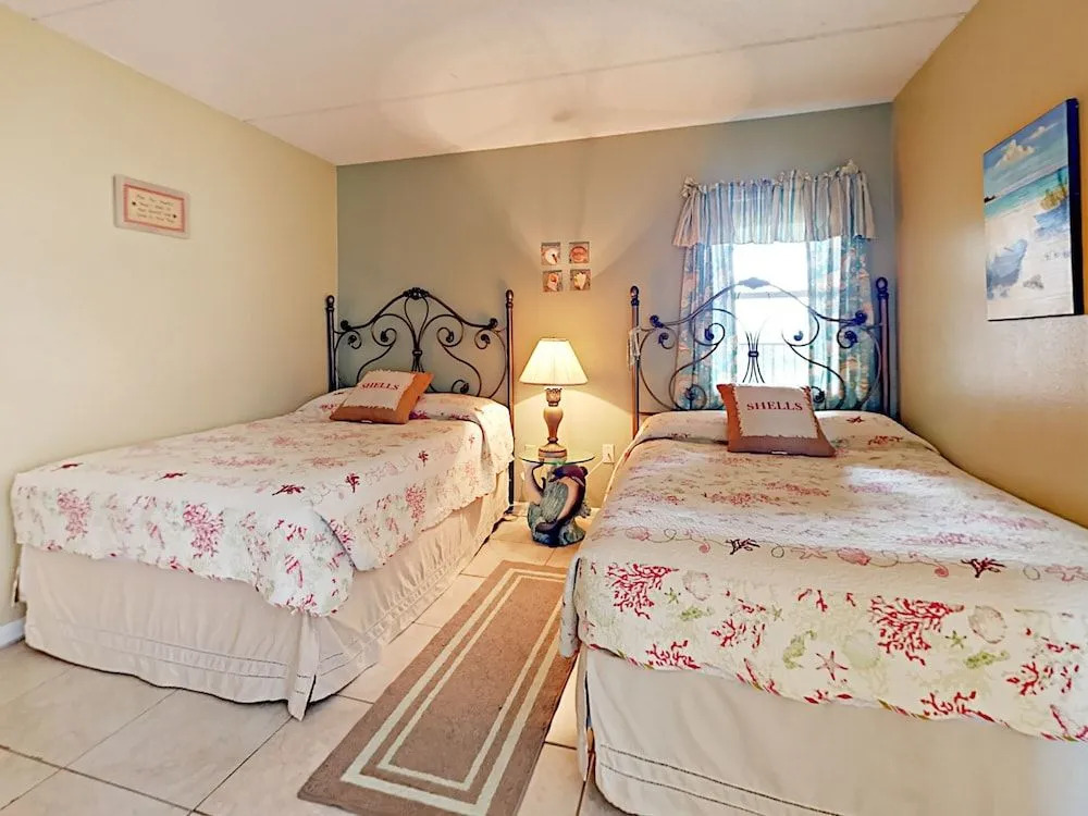 4400 Gulf Blvd Condo Unit 406