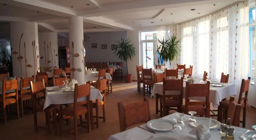 Hotel Sunrise si Satul Pescaresc