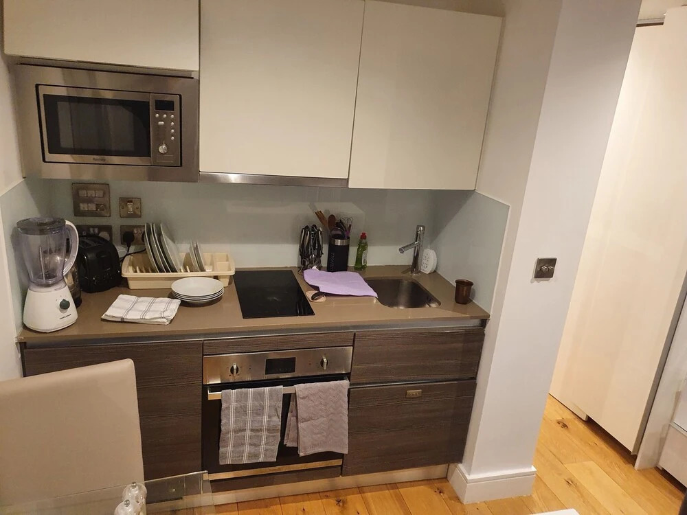 Stunning 1-bed Apartment in Hayes