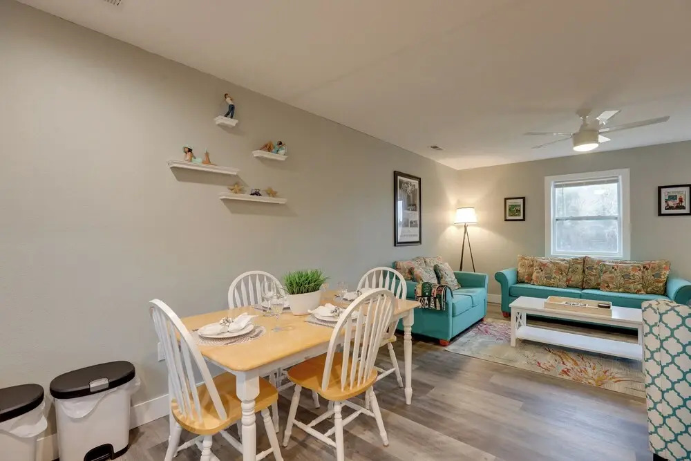 Kitty Hawk Apartment w/ Hot Tub - 1 Mi to Beach!